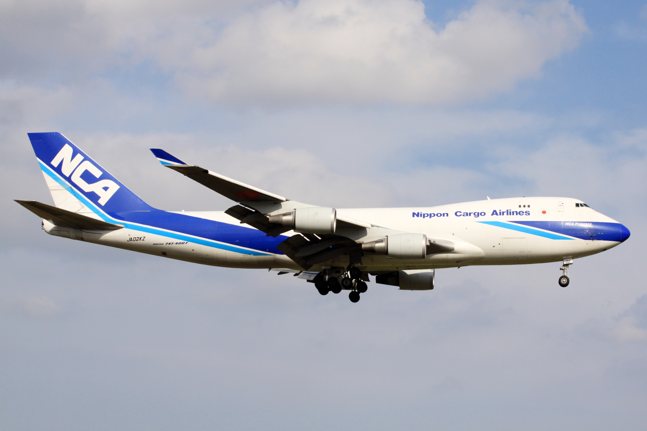 世界最大の貨物機、人力で移動させる ウクライナで記録更新ロイタ