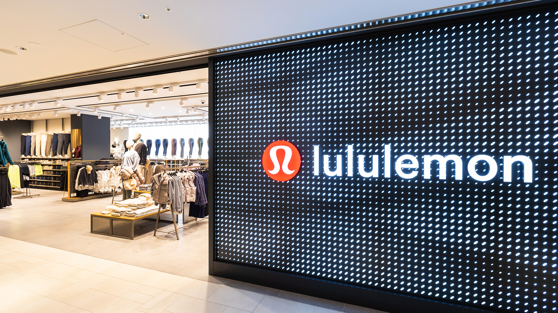 lululemon ルルレモンナムソン製品 lululemon Roppongi Hills