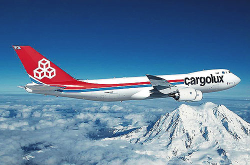 客席にマスク 貨物シフトは苦境の航空会社を救うか 「採算が合う」運航の実情毎日新聞