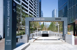 提携駐車場が増えました山形市中央駐車場の他に提携駐車場が増えました。 ・山形市大手町駐車場 Q1まで徒歩10分・山形市香澄駐車場 Q1まで徒歩7分・山形市済生館前駐車場 Q1まで徒歩5分ご利用の場合は、Q1運営事務所まで駐車券をお持ちいただければ割引