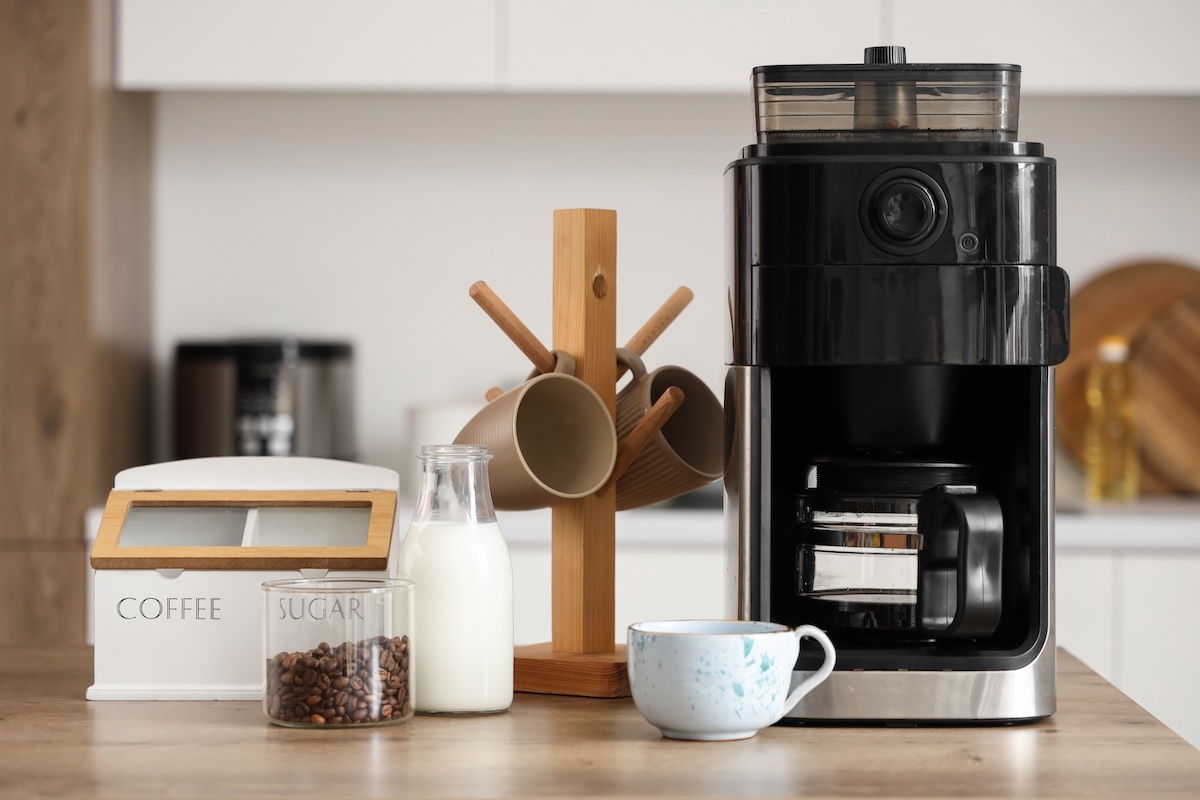 コーヒーメーカーの消費電力はどれくらい？電気代の不安を解消する選び方とおすすめモデル - Luxe Life Tech