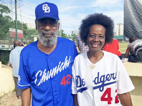 背番号４２の思い受け継ぐ 黒人初大リーガーに敬意 中日ブライト、家族と交流静岡新聞DIGITAL 静岡県のニュース
