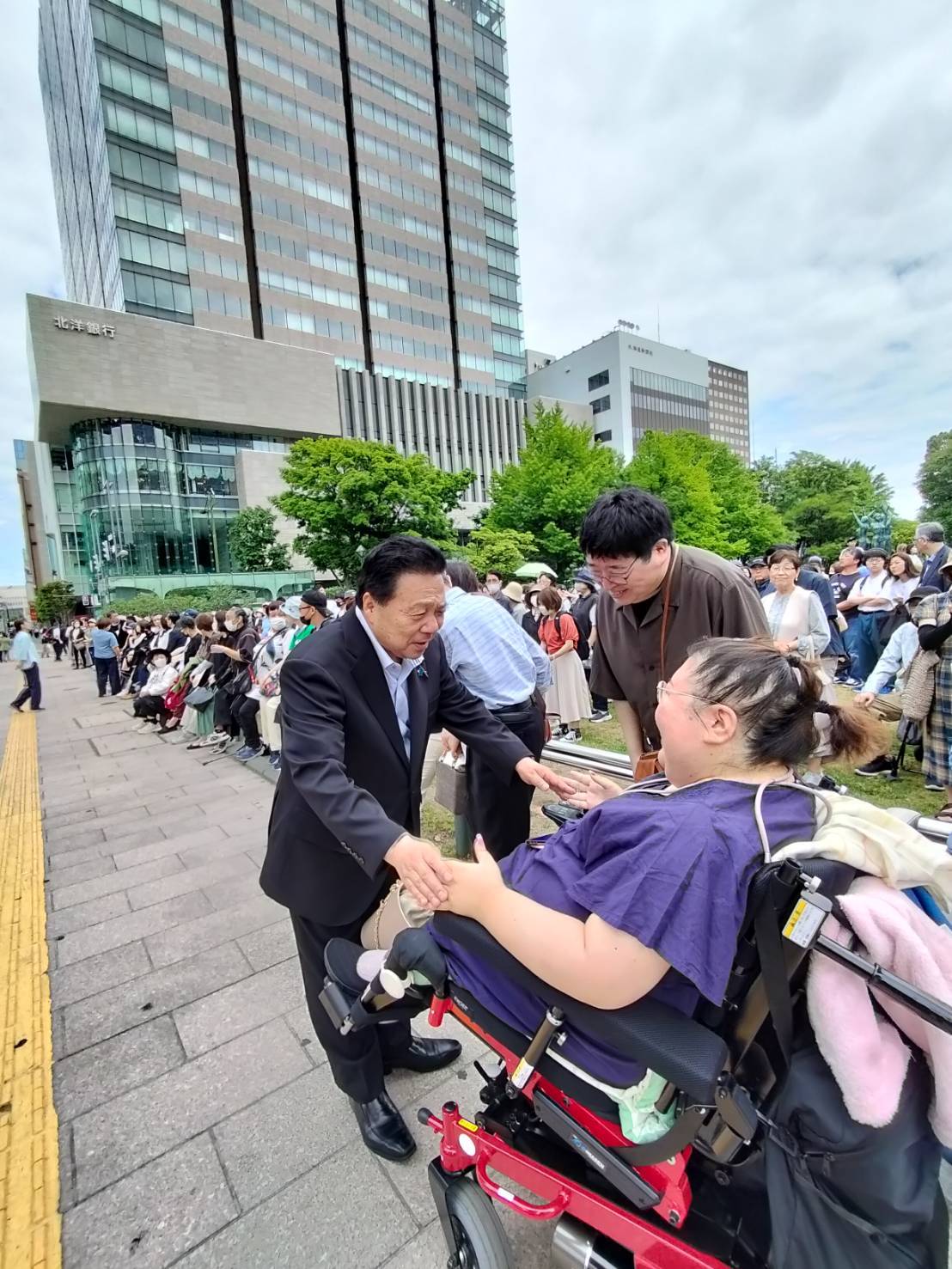 田中まさし - 日中は北海道札幌市の大通り公園にて街頭演説をさせていただきました！ そして19時からは最後の個人演説会！ 最後まで駆け抜けます！ぜひ、2枚目の投票用紙には「田中まさし」とお書きください！投票用紙の2枚目は田中まさしまさしくまさし理学