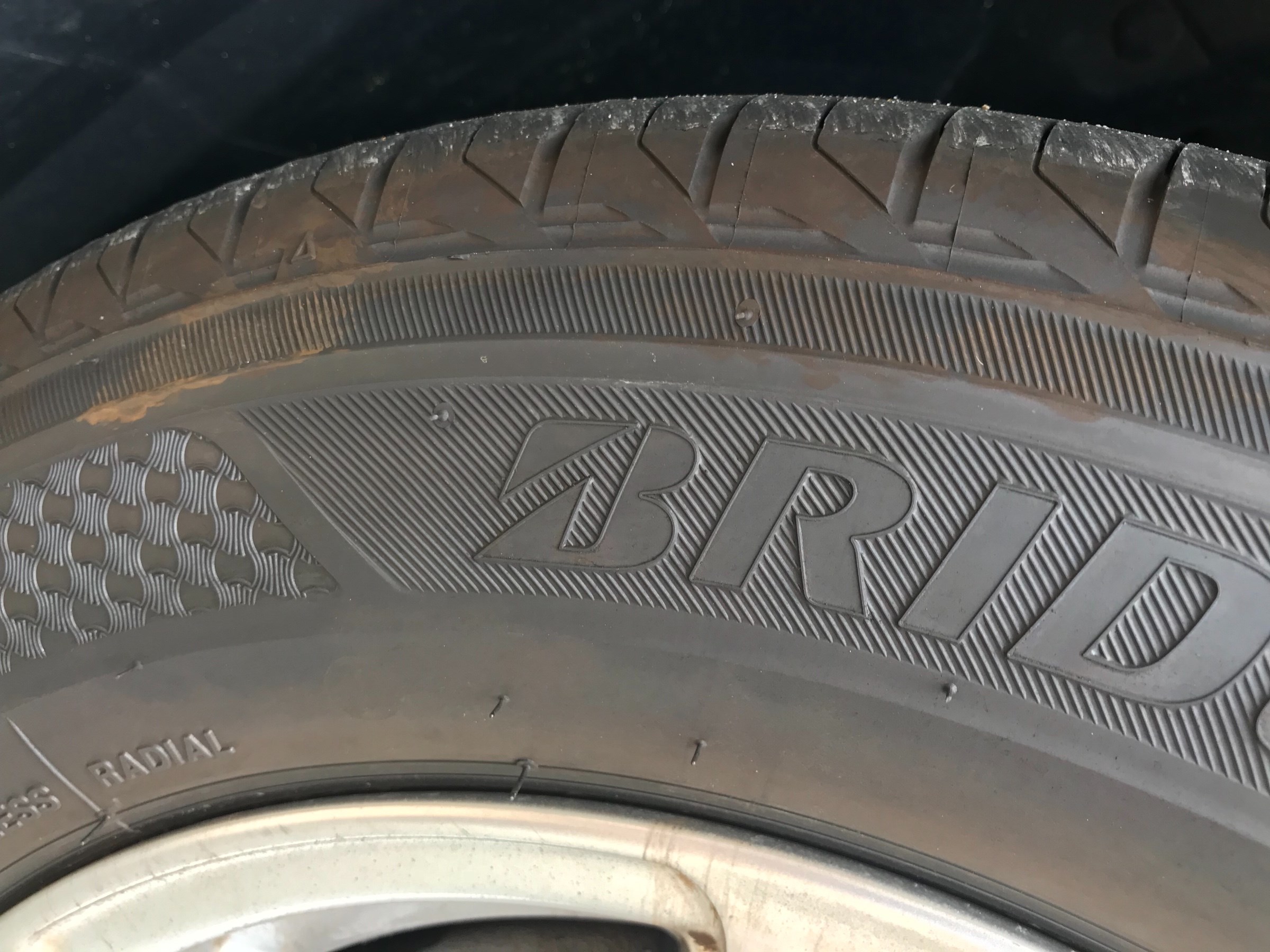 タイヤの隠れ汚れも浮かして落とす、強力クリーナー使ってみたソフト99広報ブログ「99ブロ」