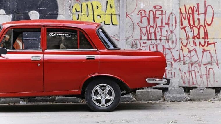 キューバの町を走るレトロな車は、50年代のアメ車だけじゃないのよ』ハバナ キューバ の旅行記・ブログ by アイアムOKさん フォートラベル