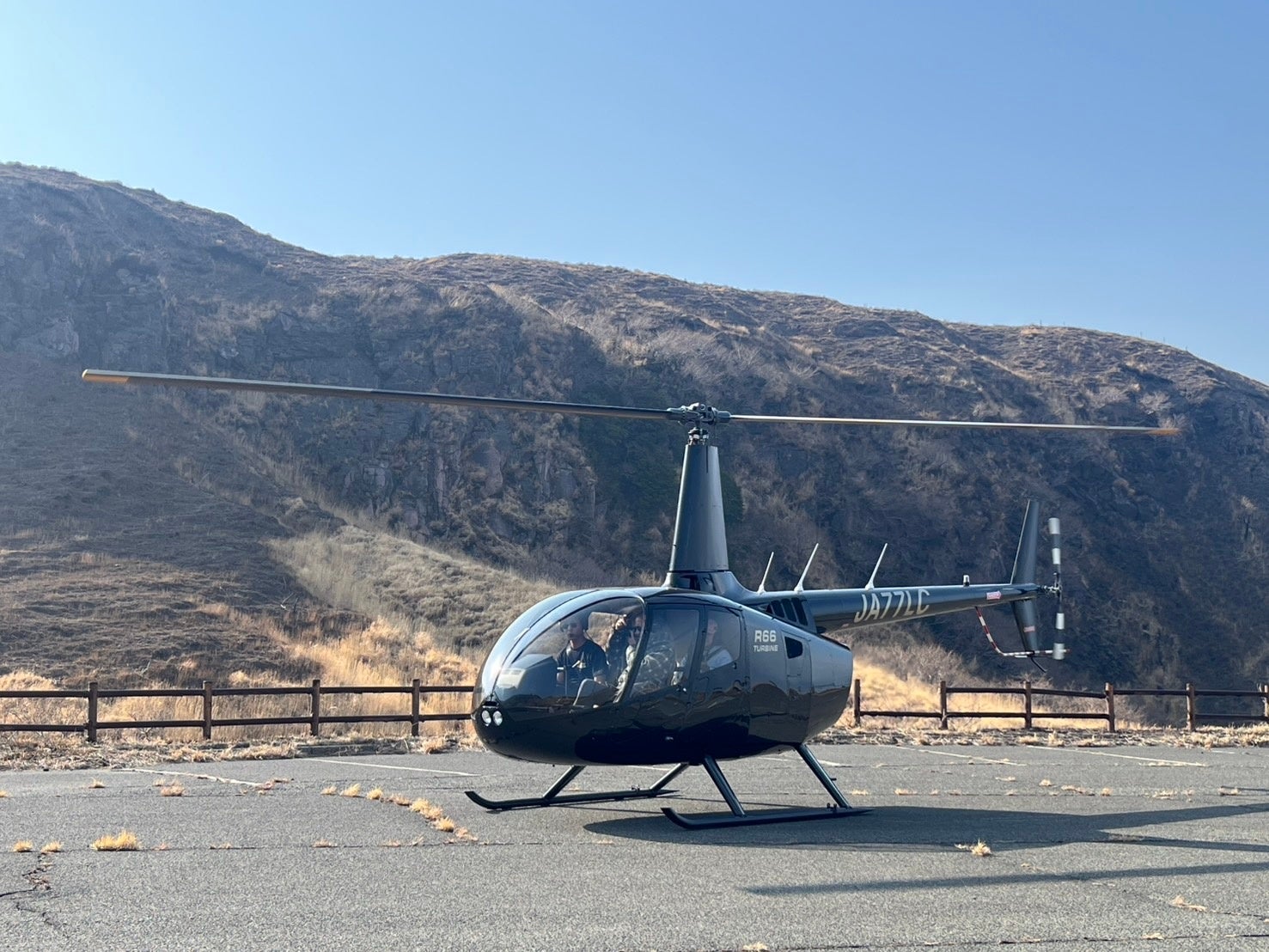 川崎重工、100機目のCH-47J納入 陸自に性能向上型