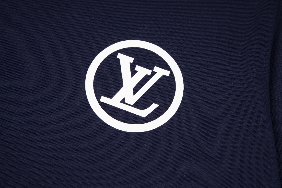 世界的ブランド、ルイヴィトンで使用されているフォント futuraMaterialandEx