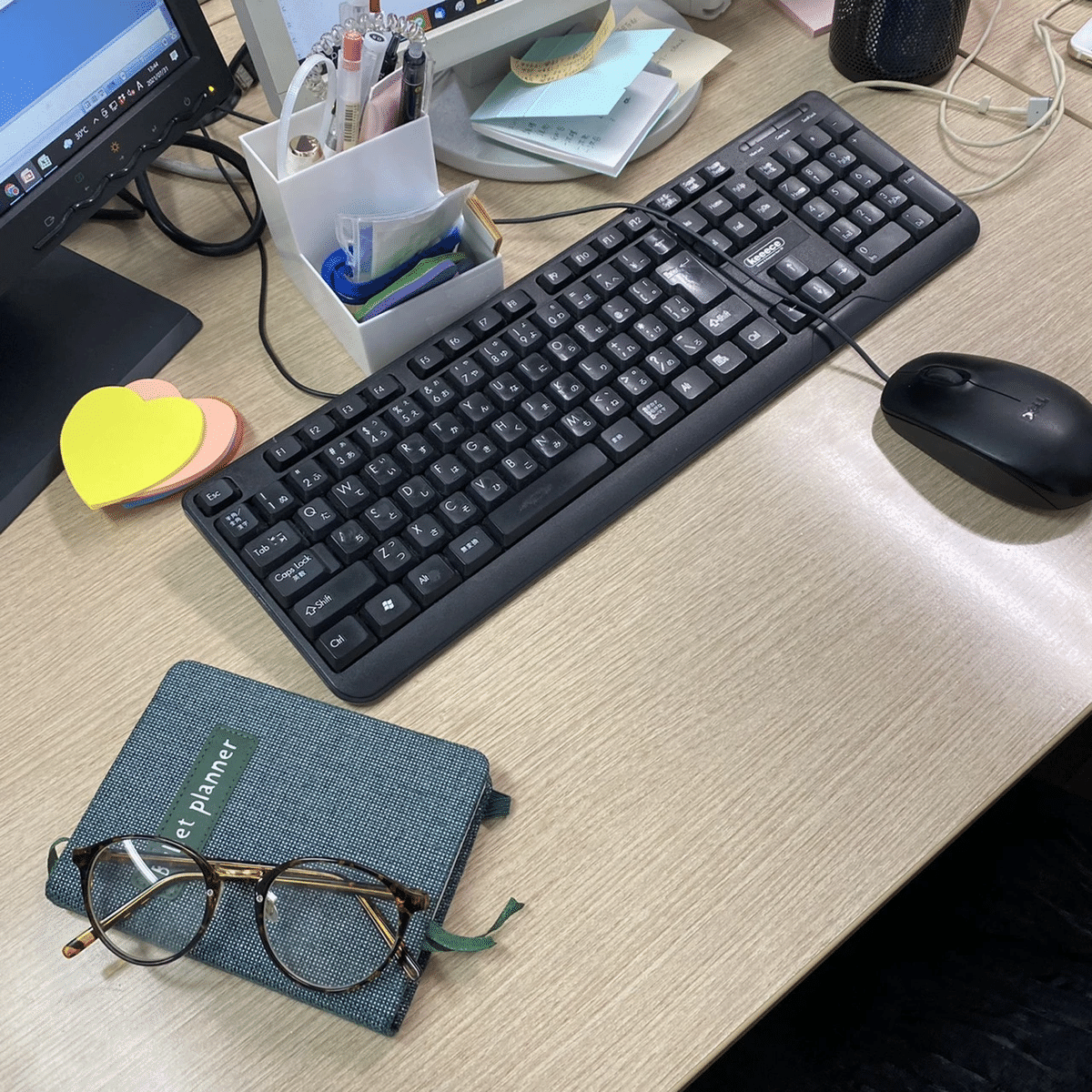 デスク周りの超便利グッズ10選 おしゃれで快適なオフィス環境作りTravewriter