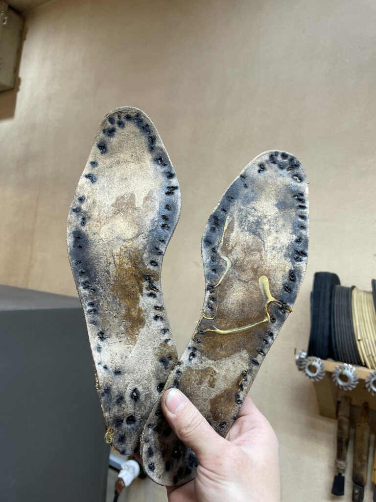 ブラックラピド製法の特徴を解説！グッドイヤーウェルト製法とマッケイ製法の良いとこ取り！ - 輝けライフ