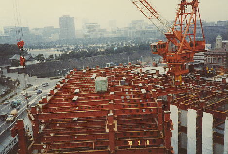 警視庁本部庁舎 玄関前の案内標示 の写真素材73040710- PIXTA