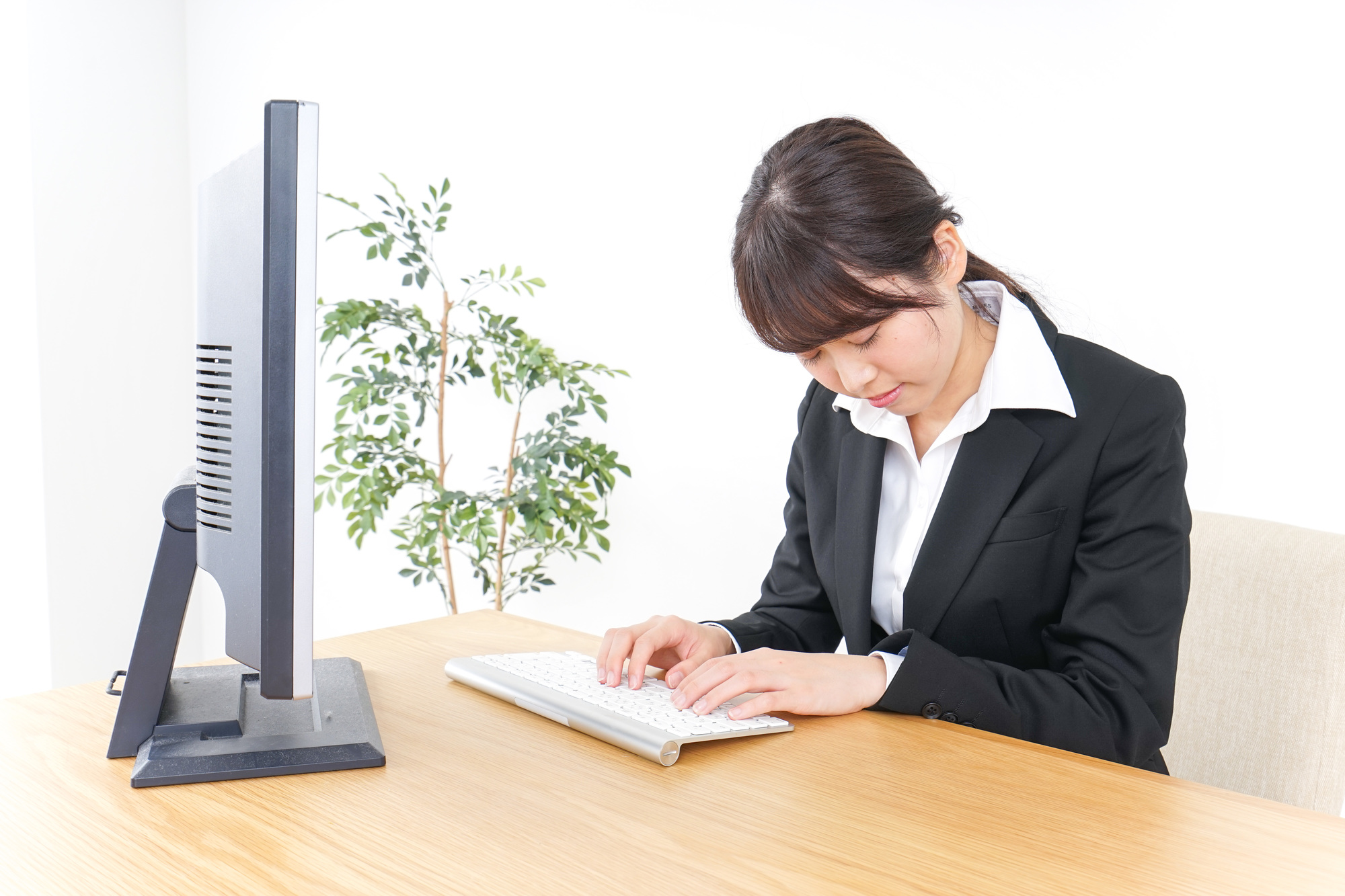 年間120万円以上という人も！睡眠のための出費を調査。8人に1人は、睡眠のために年間10万円以上出費！約4人に1人は日中「毎日」眠気を感じている！6割弱がリモート 勤務中の居眠りを経験！小林製薬株式会社のプレスリリース