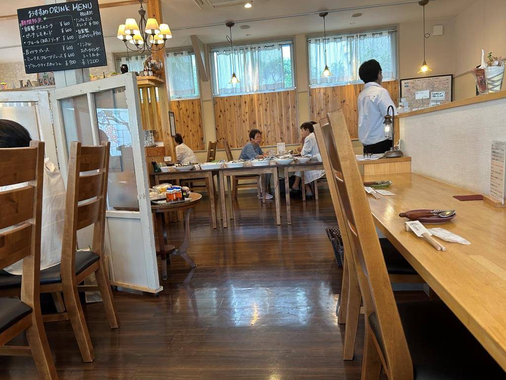 ラ ポスト』新鮮野菜をたっぷり味わうカジュアルフレンチ - 美めぐりふくい