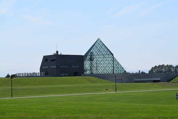 札幌・東区 世界的彫刻家が手がけた「モエレ沼公園」にバスでお出かけ♪