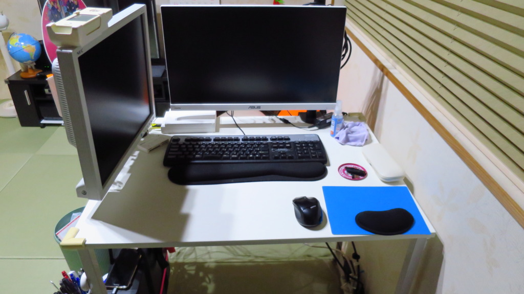 Amazon ベーシックモニターアーム 机が狭い！でもモニターアームで快適になります Amazon