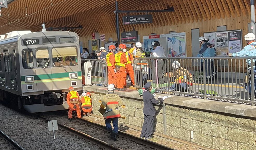 京急本線の品川駅で人身事故が発生 リアルタイム速報- YouTube