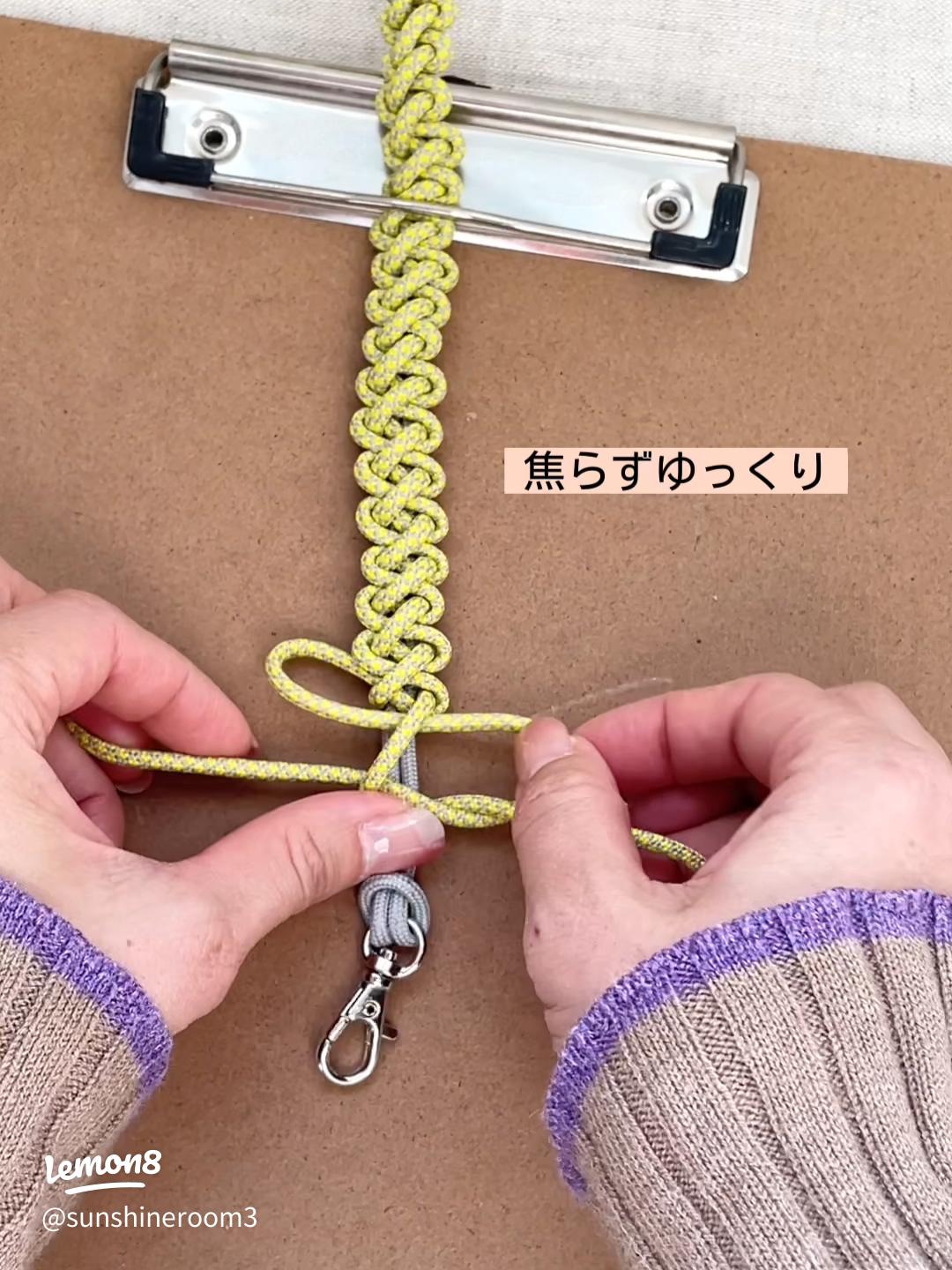 ハンドメイド パラコード・スマホ用ショルダーストラップ パラコードでお花の編み方🌼スマホストラップ📱パラコード編みスマホストラップハンドメイド作り方ハンドメイドTikTok