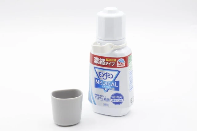 液体歯磨き派の救世主 思わず即買い！水切れ抜群のダイソー「マウスウォッシュ用コップ」サンキュ