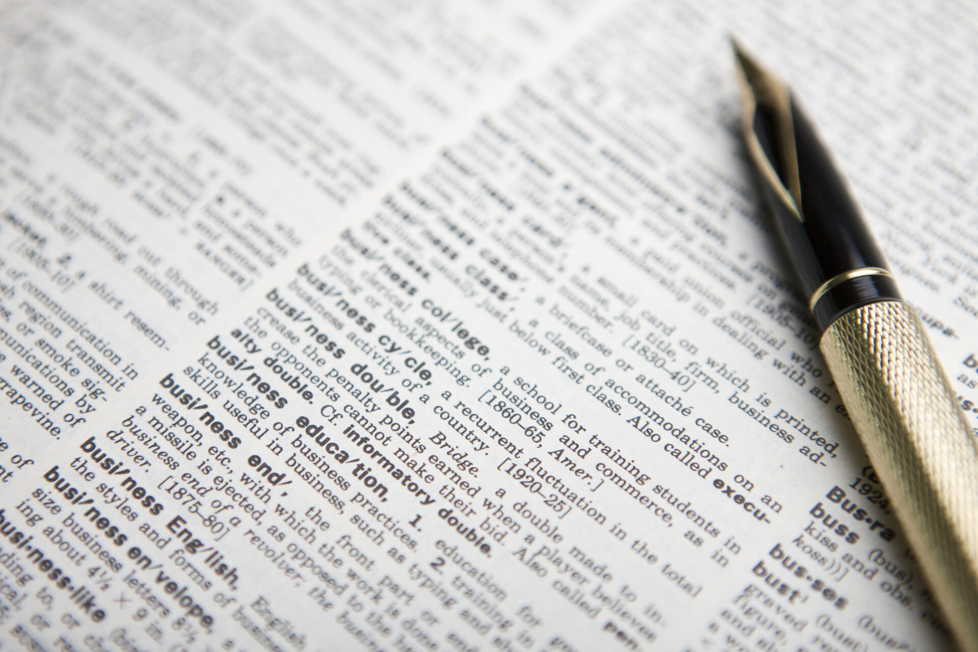 マーケティングファネルとは？基礎から活用方法を徹底解説 - マーケティングオートメーションツール SATORI