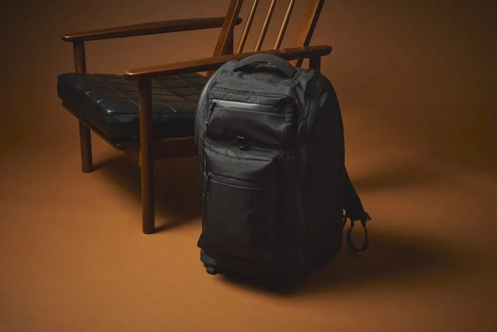 ワークマンの「タフな防水ボディバッグ」は、シンプルに見えて 超高機能！旅先でもガシガシ使いたいよROOMIE ルーミー