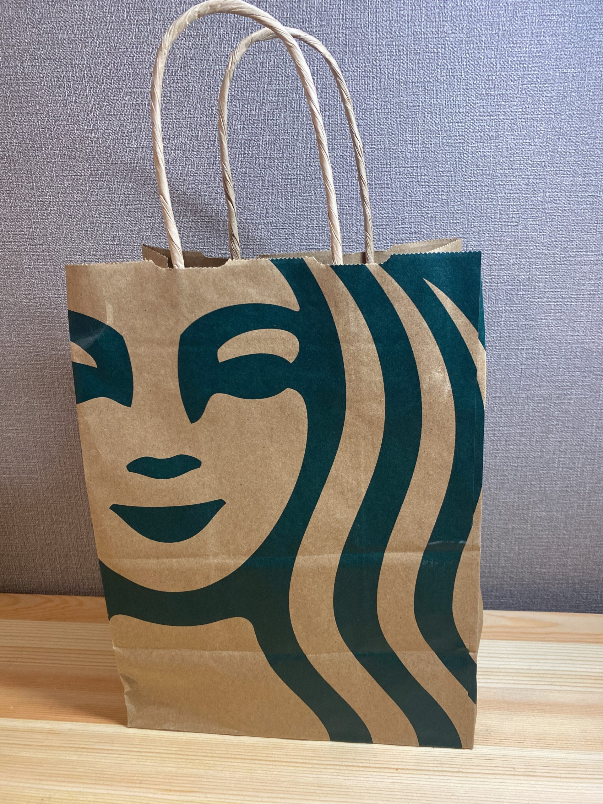 大人気の“スタバ福袋”に異変！超お得なのに「がっかり」の声が多いワケ « 女子SPA