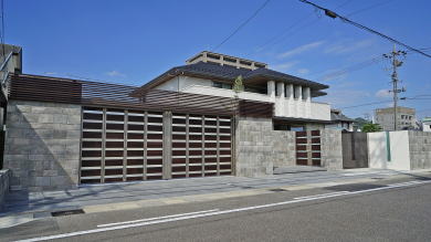 カッコいい外構を作りたい人必見！お洒落なアルミカーポート・ＳＣや黒ガルバのガレージを設置した新築外構 浜松市中区Ｓ様邸浜松市・磐田市のエクステリア・ 外構工事ならパシオン