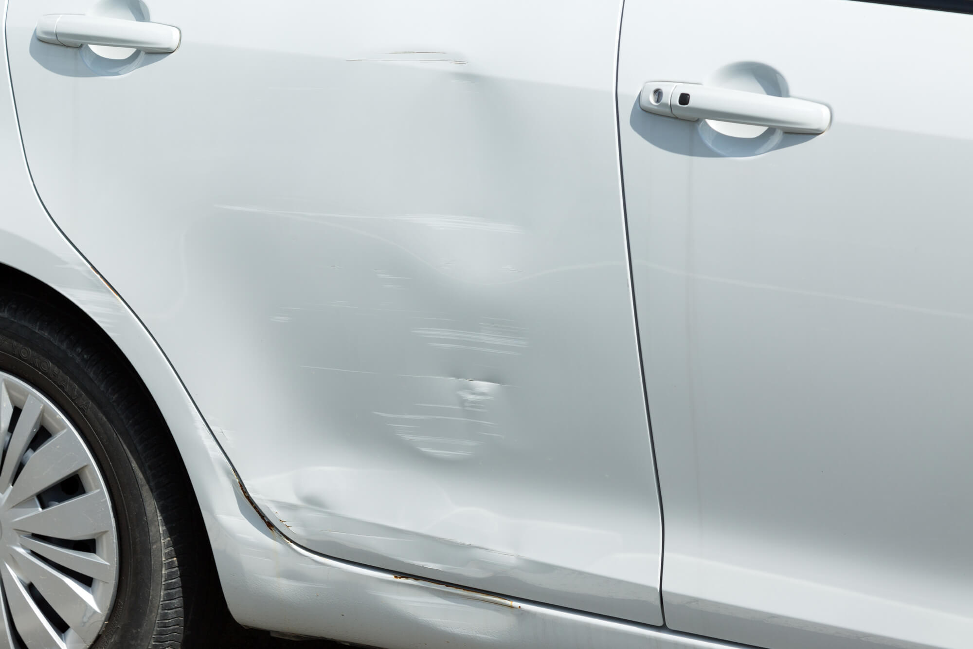 車のガリ傷修理費用は？修理方法や気になる修理代を詳しく解説Moonshot