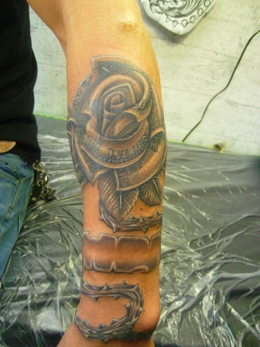 ローズ」のアイデア 26 件タトゥー, マネーローズ, チカーノ