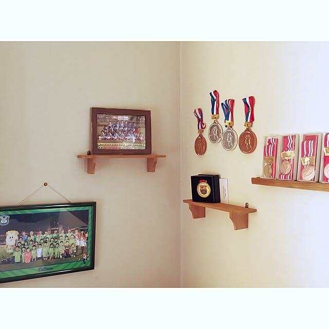 トロフィーとメダルの陳列棚 メダル トロフィーを実行するためのメダル収納ラック : STKショップ - 通販 - Yahoo!ショッピング