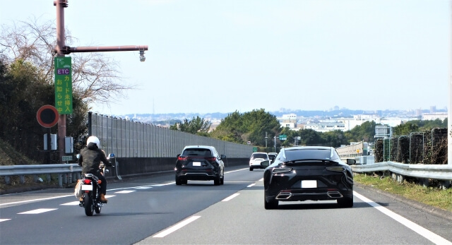 スピード違反に注意！ 新レーダー波の移動オービス「MSSS」って何？ 夏休みの注目アイテムは探知機AUTOCAR JAPAN