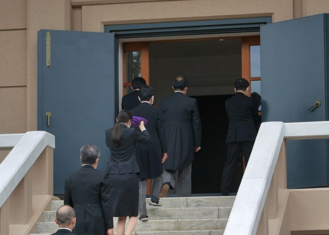 正倉院の宝庫、閉じられた 親書伝える勅使を迎えて「閉封の儀」奈良県 ：朝日新聞