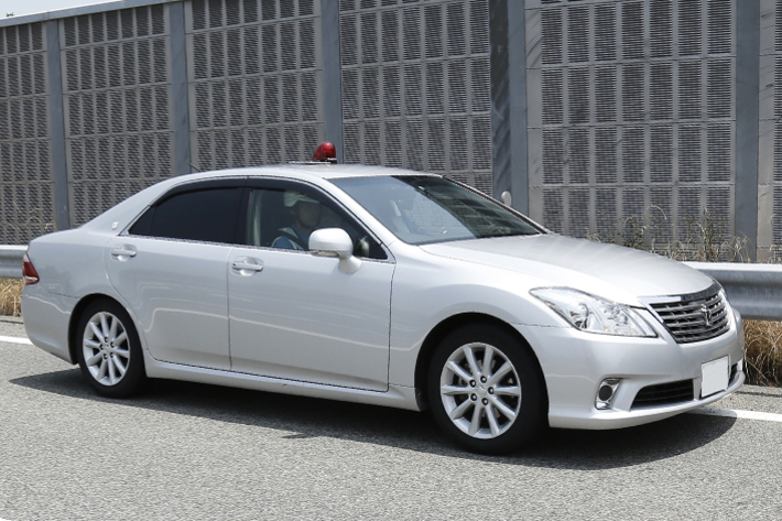 覆面パトカーの特徴は？ナンバーだけではわからない？自動車専門メディア 自動車メディアEX