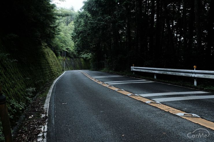 タイヤバースト」「エアロ破損」！ ちょっと踏むとウン十万円の出費もある路上の「トラップ」たち自動車情報・ニュース WEB CARTOP