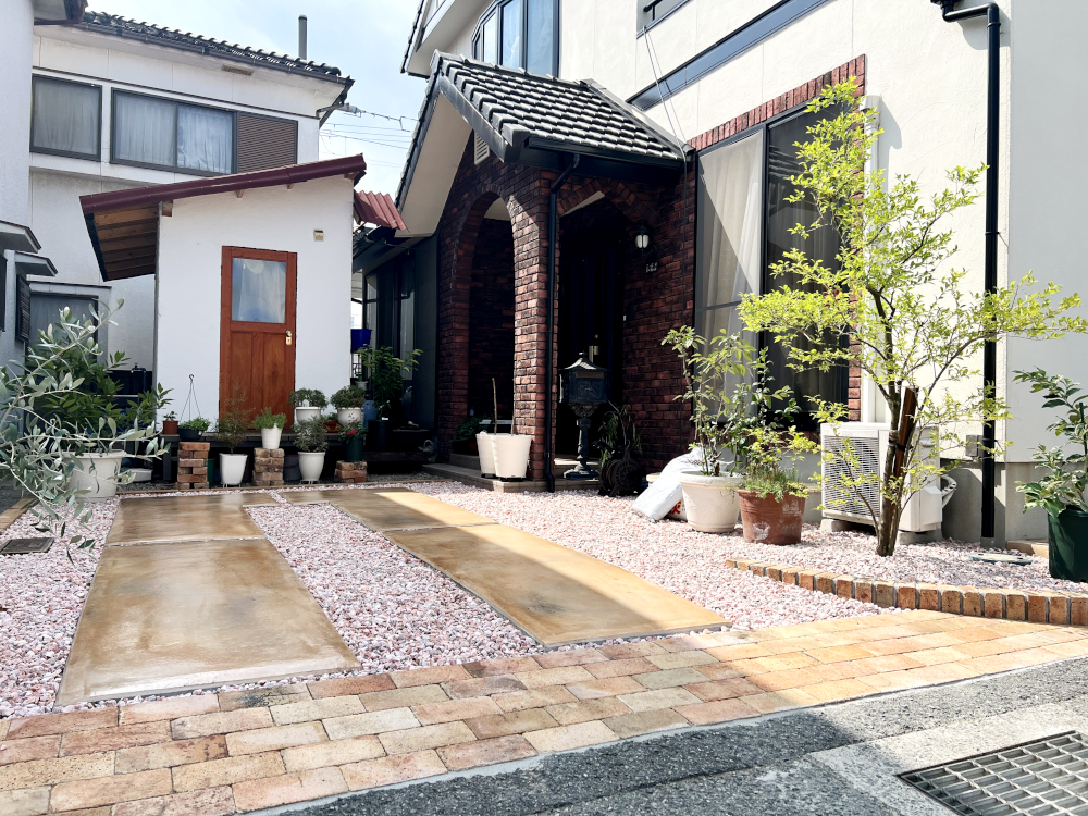 土間コンの目地の幅が5センチで歩くのに目地を横断しなくてはいけない - 庭ファンが外構相談・質問にお答えします