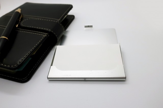 シンプルレイアウト72縦シンプル名刺印刷のロケットプリント