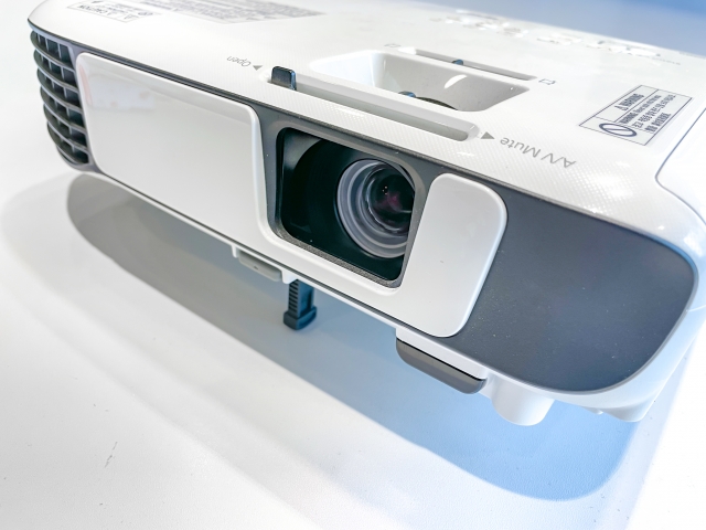 引っ越しして自室にプロジェクターを導入した話 - FAT47の底辺インフラ議事録