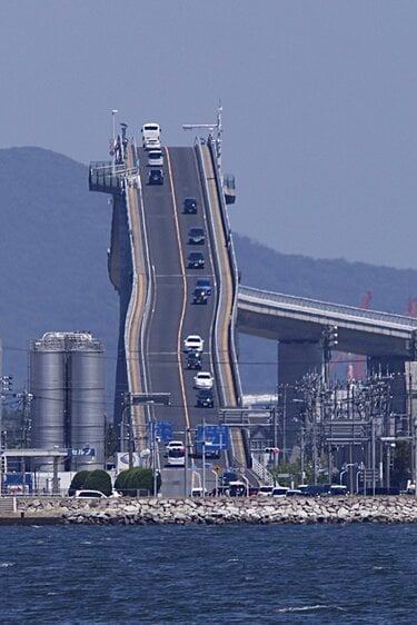 CGでしょ?」CMで話題の“ベタ踏み坂”江島大橋は、ラーメン橋として実在!マイナビニュース