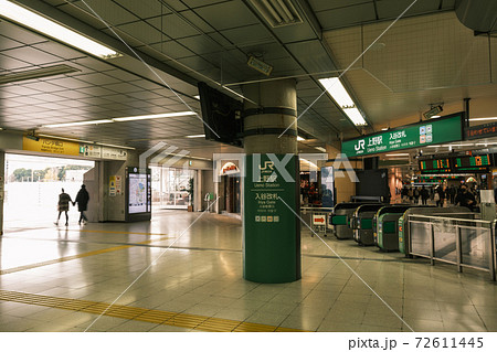 改札前にてWhispers of Life