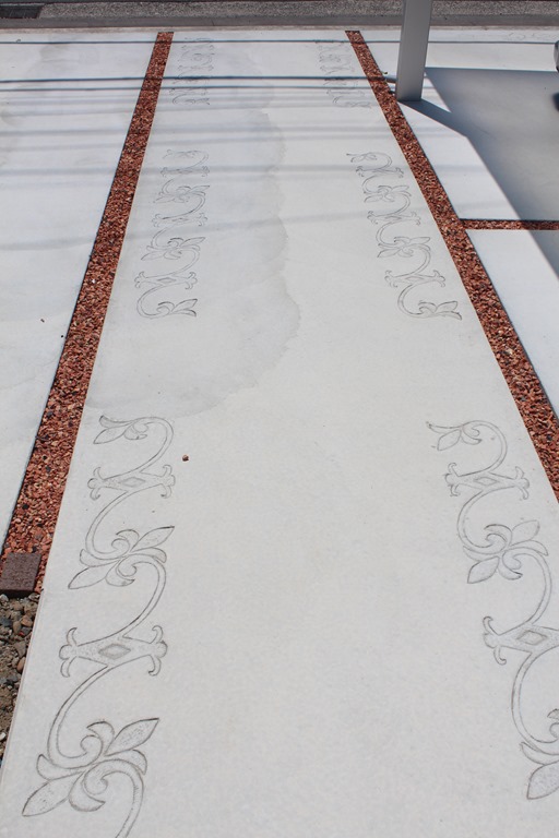 DIY 駐車場の目地にレンガ敷いてみた