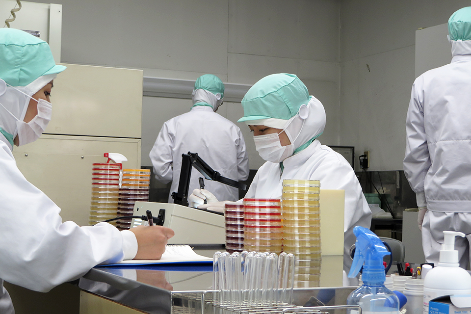 品質管理 QC とは？品質保証 QA との違いや役立つ手法も解説製造業の課題解決NECソリューションイノベータ