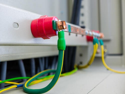 電子レンジのアース線はなぜ必要なのか？意外と知らない大事な役割と取り付け方@DIME アットダイム