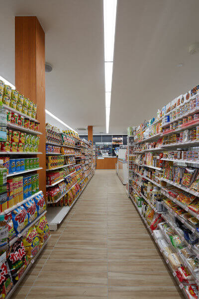 コンビニ内装工事＾＾ぼくの庭