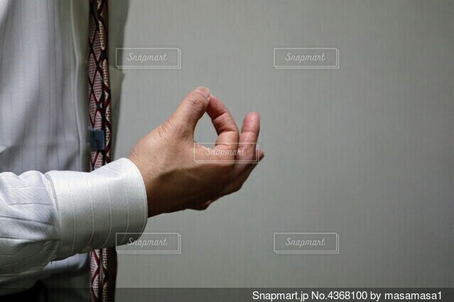 お金のポーズをする女性イラスト - No: 23466407無料イラスト・フリー素材なら「イラストAC」