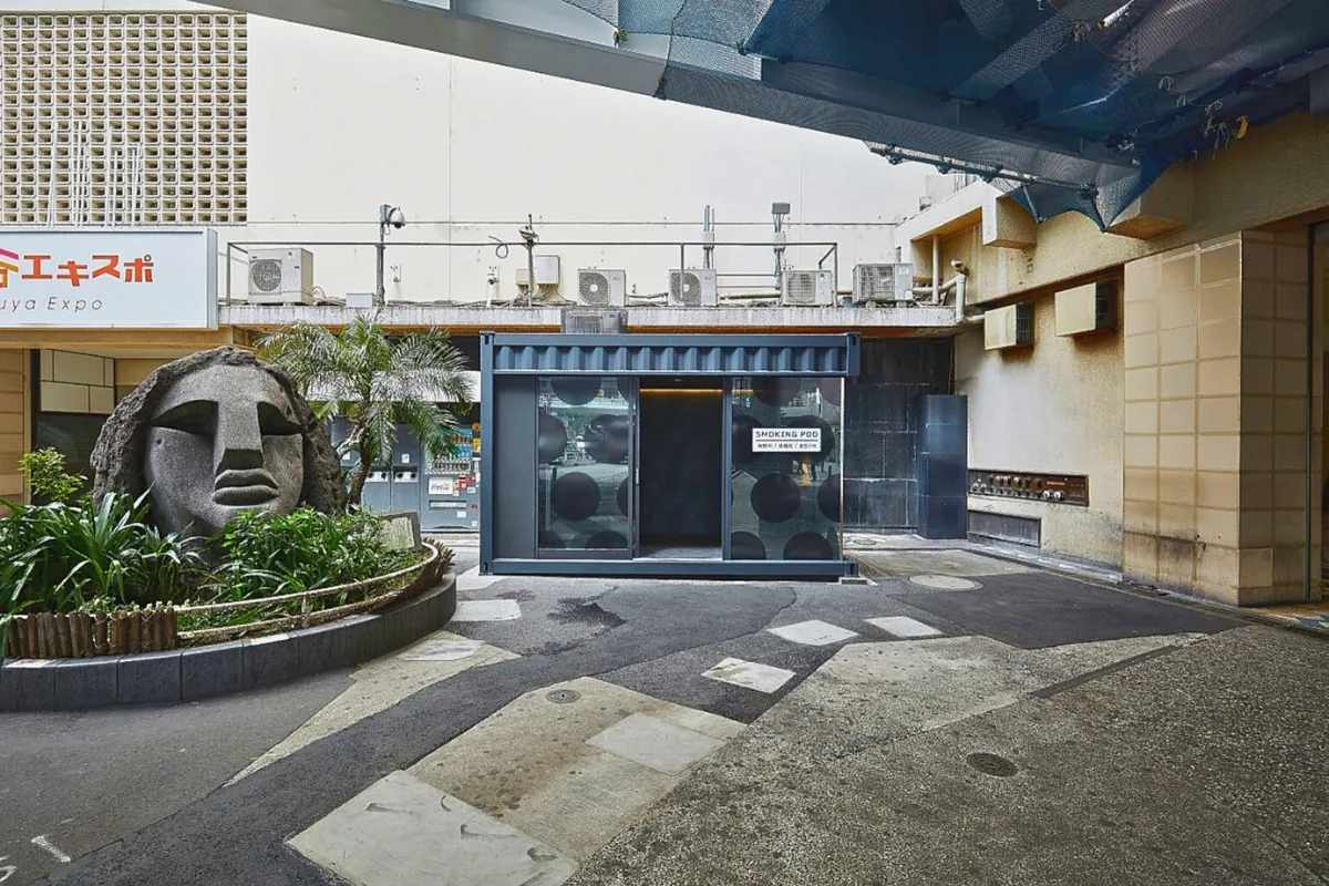 喫煙所の整備、改良を進めています足立区