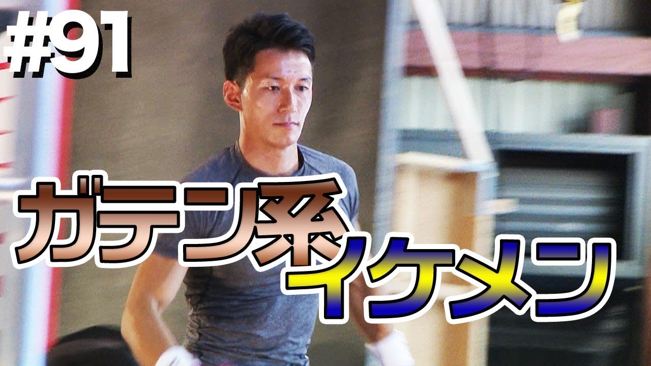 工場で作業して腕組するカッコイイガテン系の男性の写真素材101531864- PIXTA