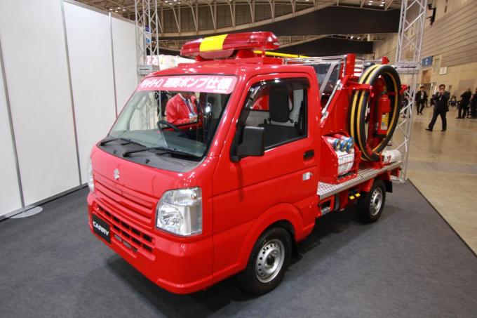 画像ギャラリーパトカーの値段は？ 救急車の車種は？ 緊急車両のスペックあれこれ 実は朱色の消防車乗りものニュース