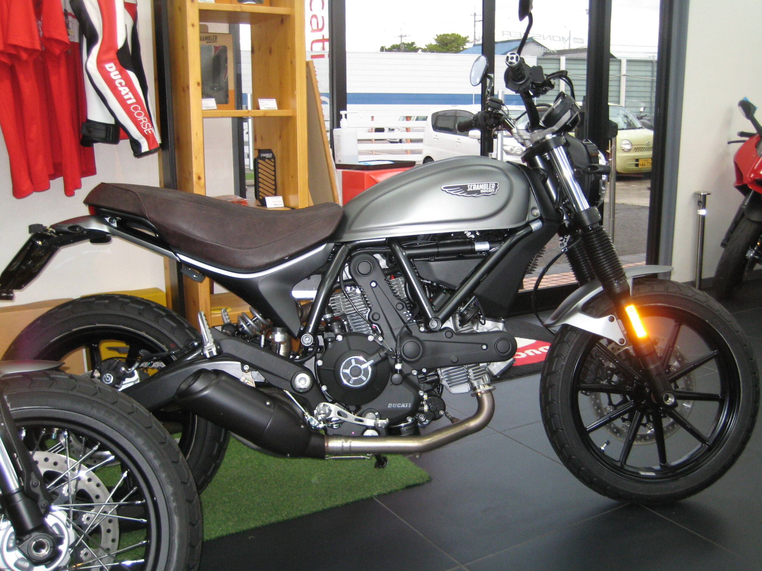 バイクの新しいカタチ「スクランブラー」とはどんなカスタム？世界で注目されているSLR650のカスタムも紹介パークDoのバイク駐車場情報