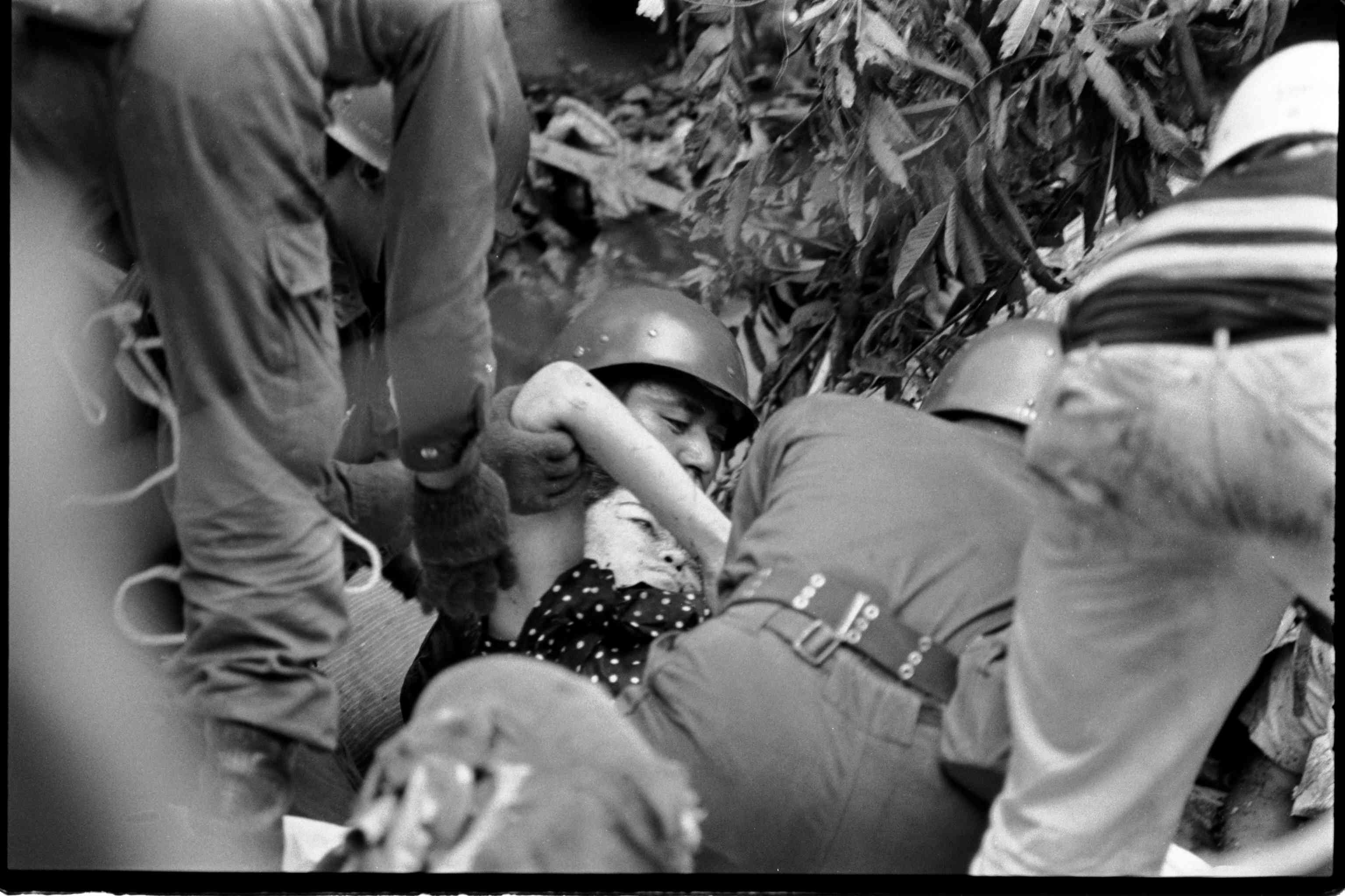 日航機事故、墜落から10時間後の現場 白い煙がもうもうと- withnews ウィズニュース