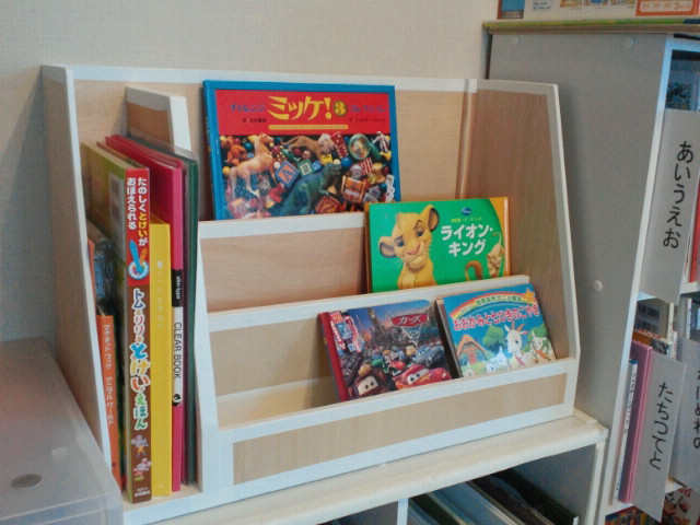 ダンボールと牛乳パックで絵本ラック作りました！ハンドメイドの作り方・アイデア暮らしニスタ