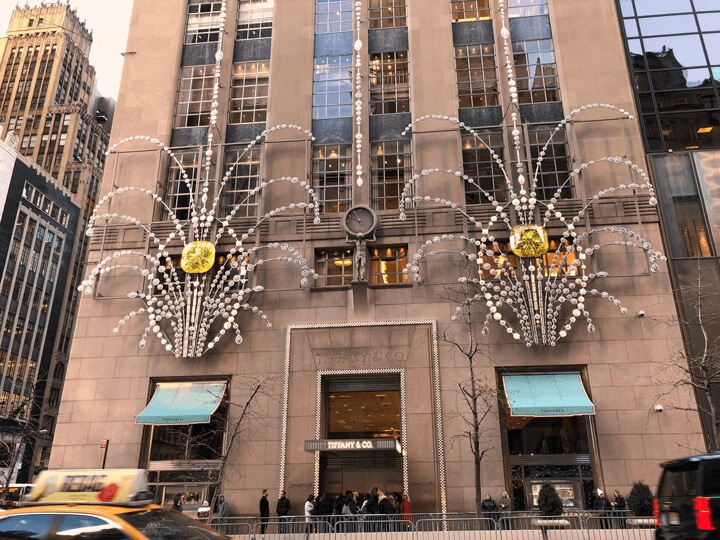 TIFFANY & CO. ニューヨーク本店 ザ ランドマーク、映画「フランケンシュタイン」のショーウィンドウを公開ティファニー ・アンド・カンパニー・ジャパン・インクのプレスリリース