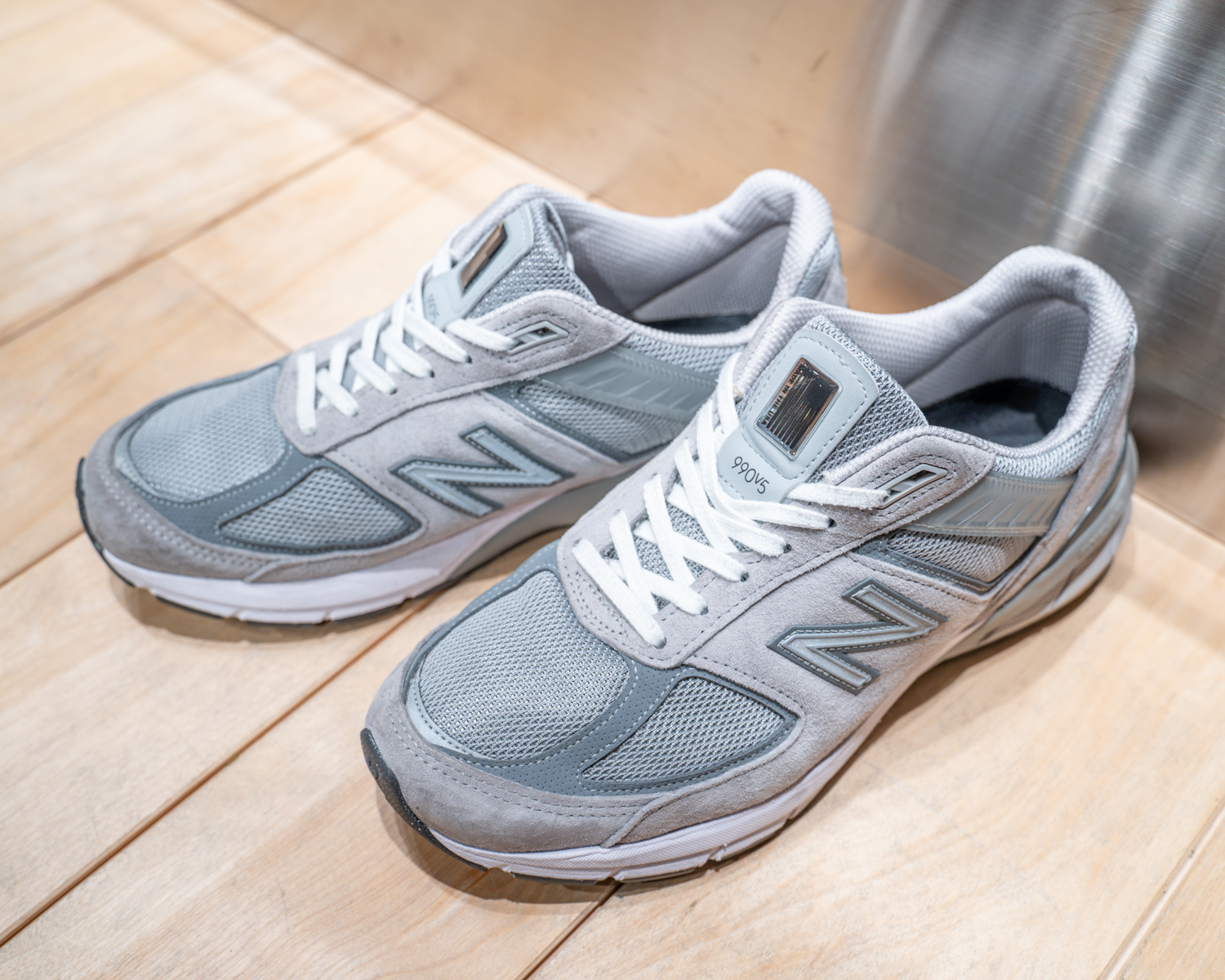 立ち仕事で疲れない靴とは？ レディースやメンズのおすすめ品を紹介